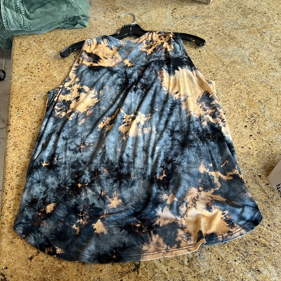 Veronica M (NWT) wrap front hi low v neck shell - Picture 6 of 8